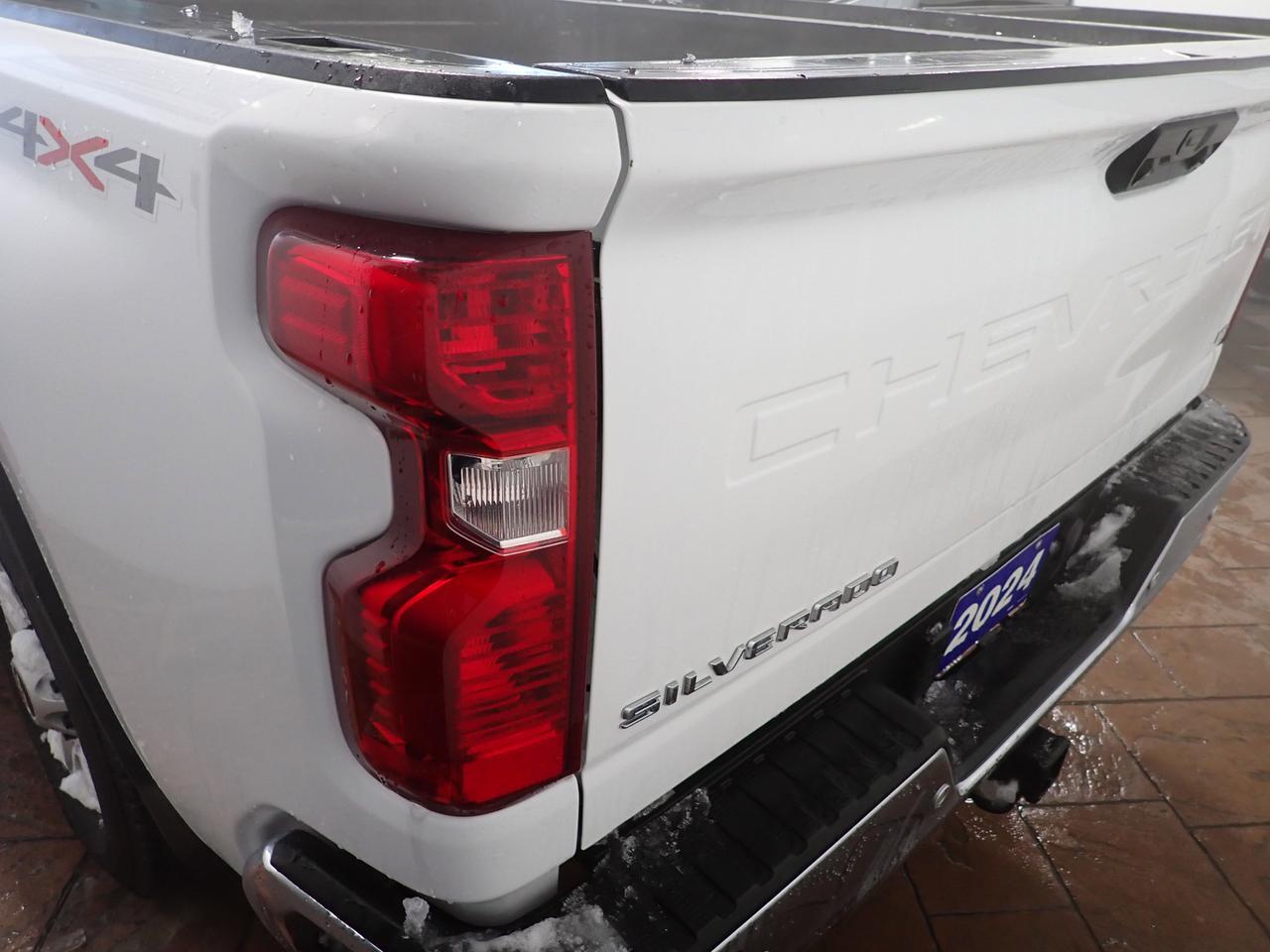 2024 Chevrolet Silverado 2500HD LT CREW CAB 4WD 6'8 BOX Listowel ON