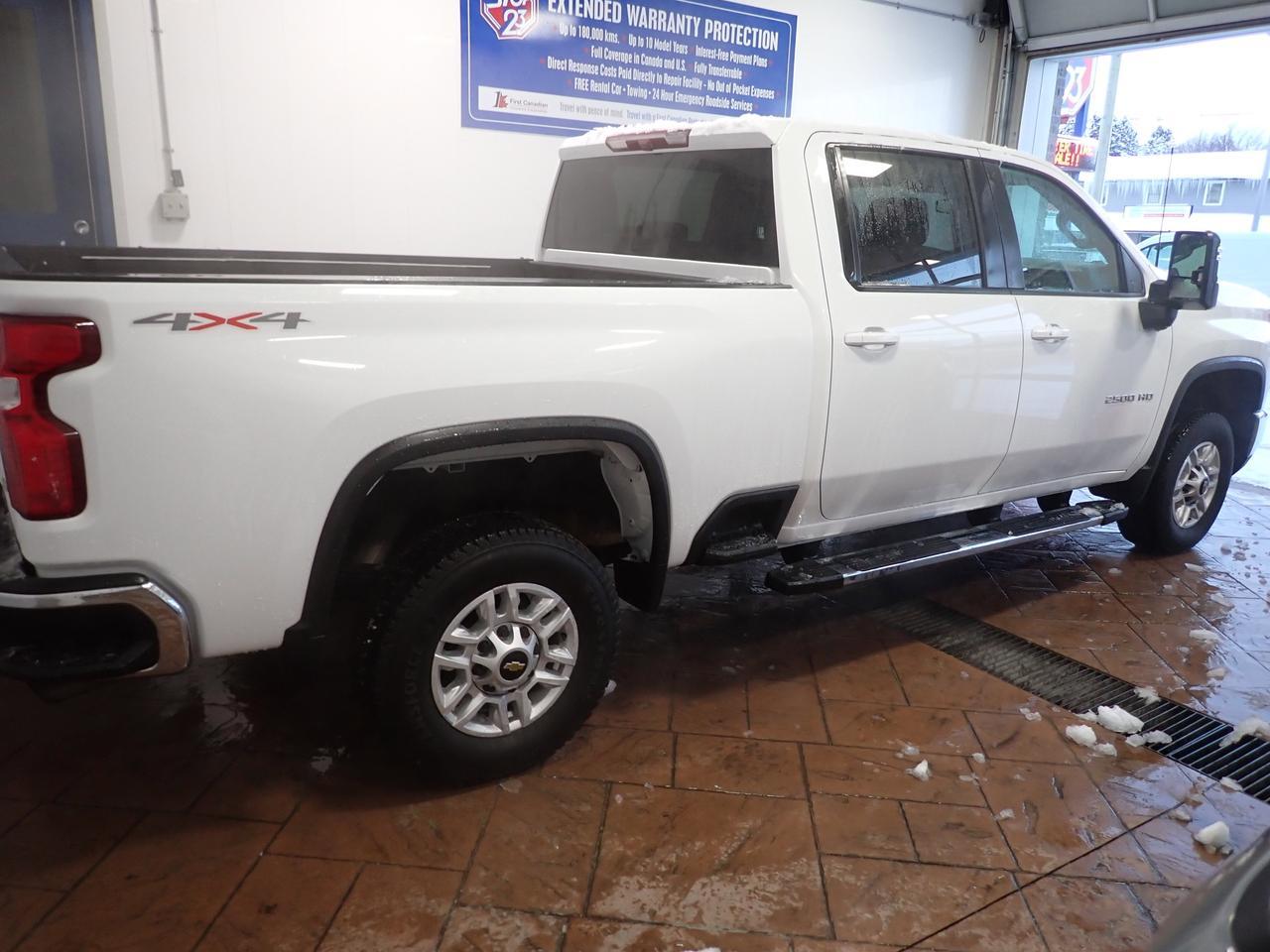 2024 Chevrolet Silverado 2500HD LT CREW CAB 4WD 6'8 BOX Listowel ON