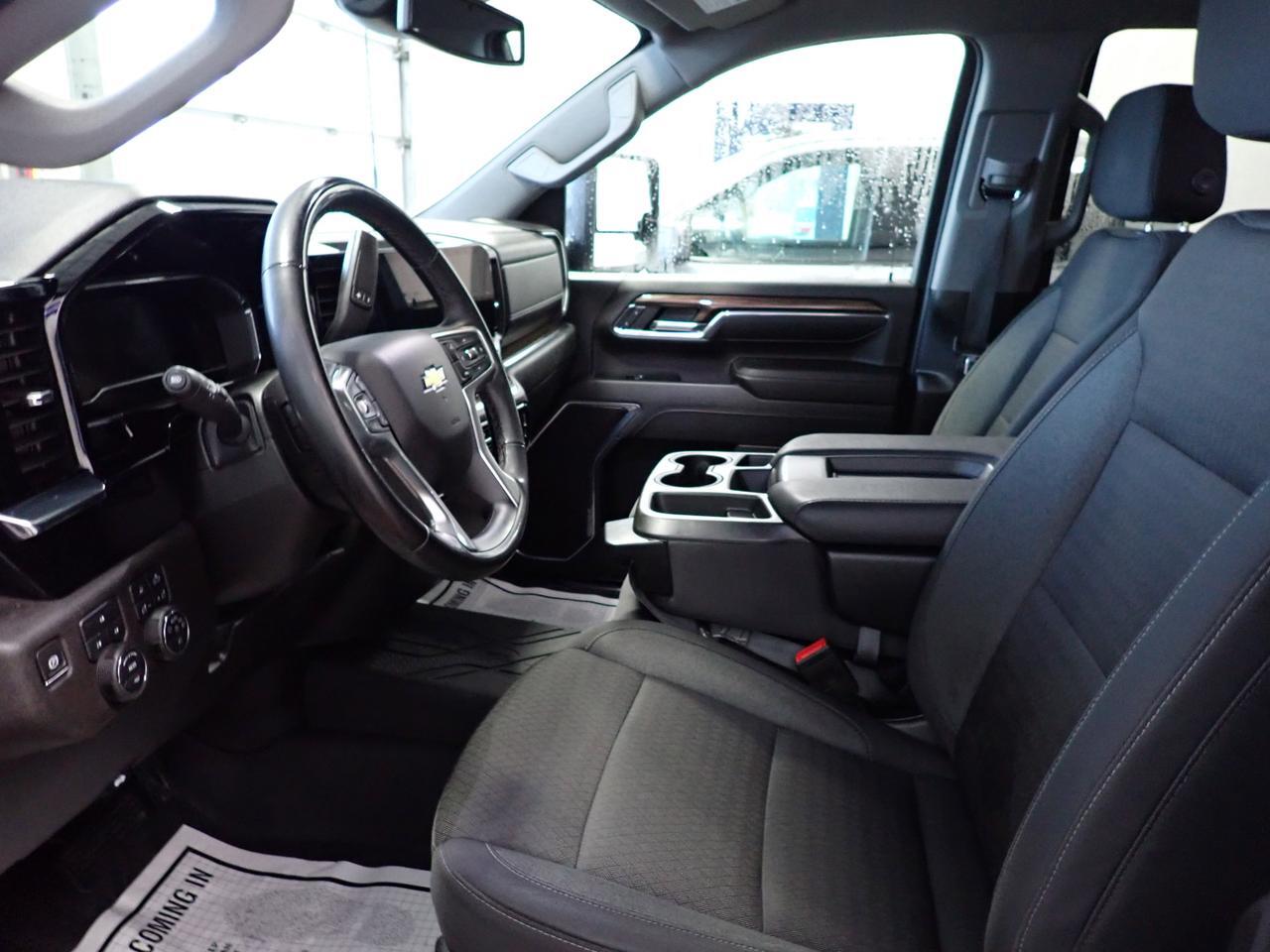 2024 Chevrolet Silverado 2500HD LT CREW CAB 4WD 6'8 BOX Listowel ON