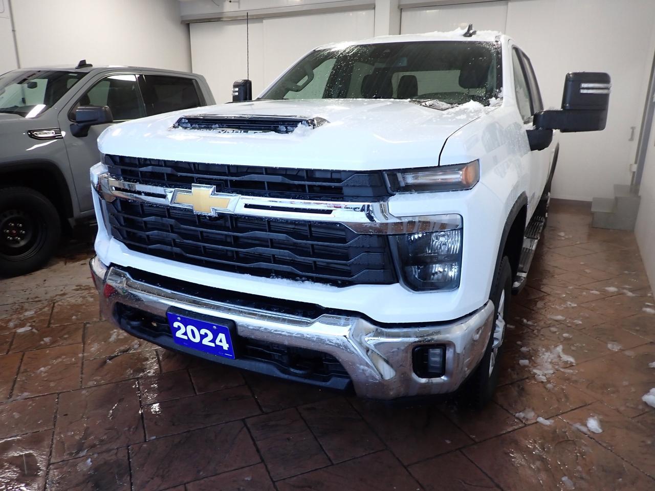 2024 Chevrolet Silverado 2500HD LT CREW CAB 4WD 6'8 BOX Listowel ON