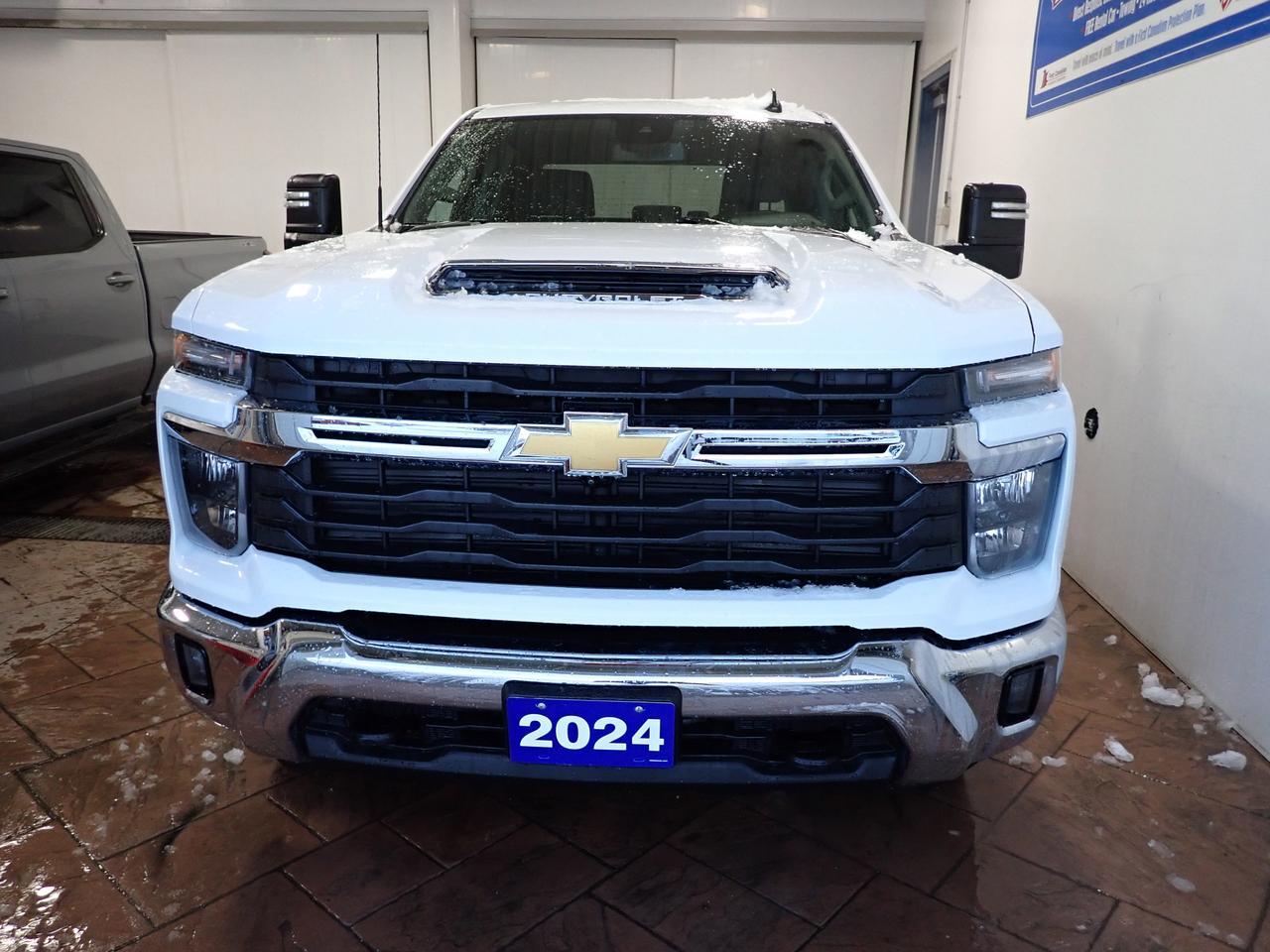 2024 Chevrolet Silverado 2500HD LT CREW CAB 4WD 6'8 BOX Listowel ON