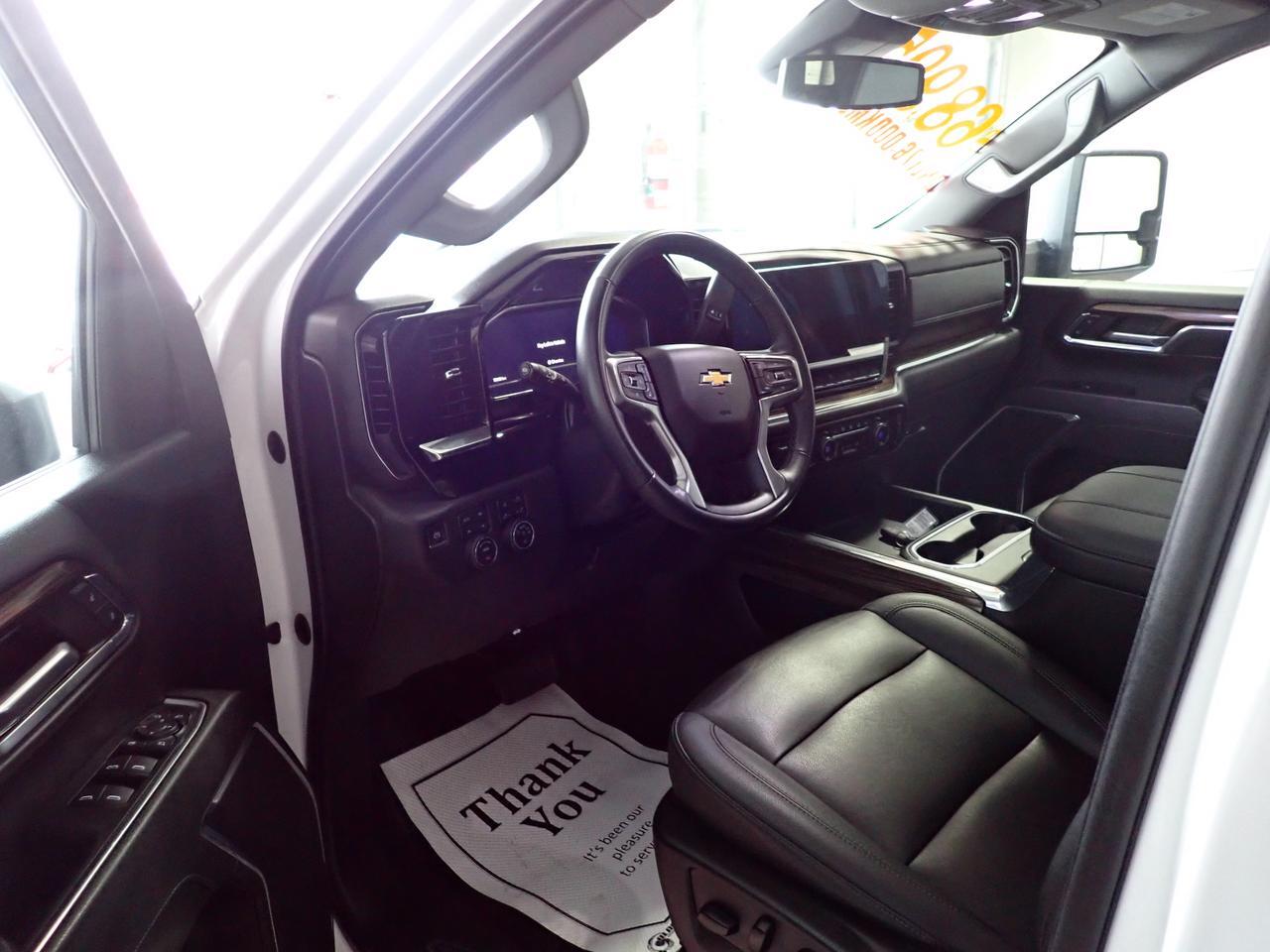 2024 Chevrolet Silverado 2500HD LT CREW CAB 4WD *DIESEL* LEATHER BUCKETS Z71 SUNROOF 6.5 BOX Listowel ON