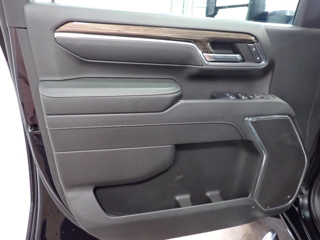 2024 Chevrolet Silverado 2500HD LT CREW CAB 4WD *DIESEL* LEATHER NAVI Listowel ON