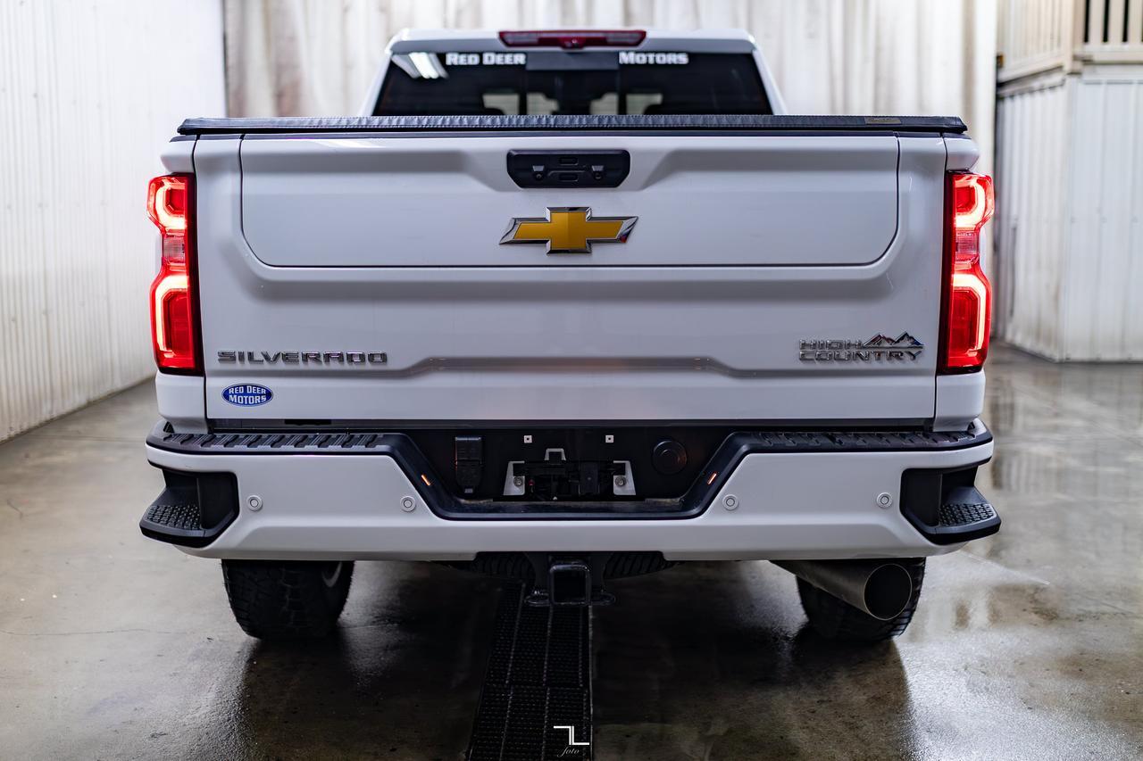 2024 Chevrolet Silverado 3500HD 4x4 Crew Cab High Country Diesel Leather Roof Nav Red Deer AB