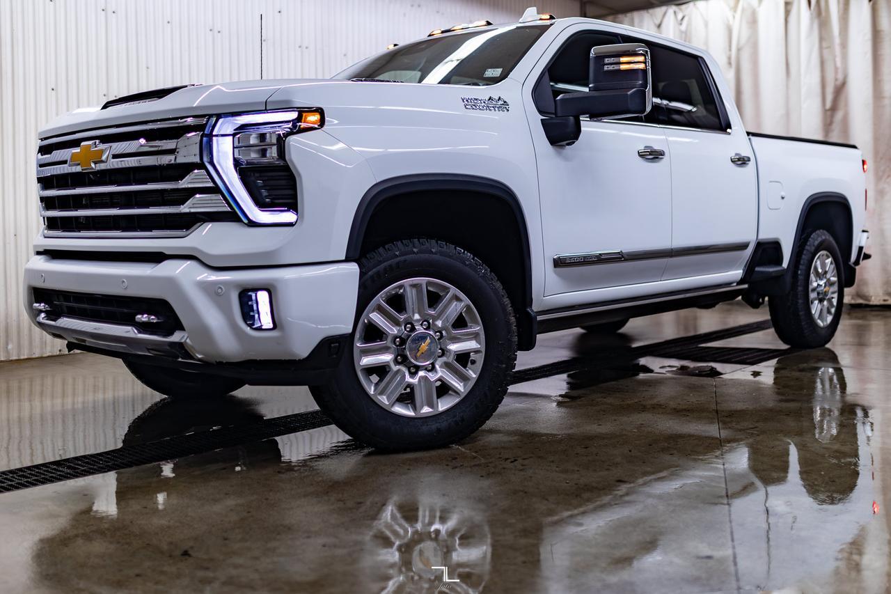 2024 Chevrolet Silverado 3500HD 4x4 Crew Cab High Country Diesel Leather Roof Nav Red Deer AB