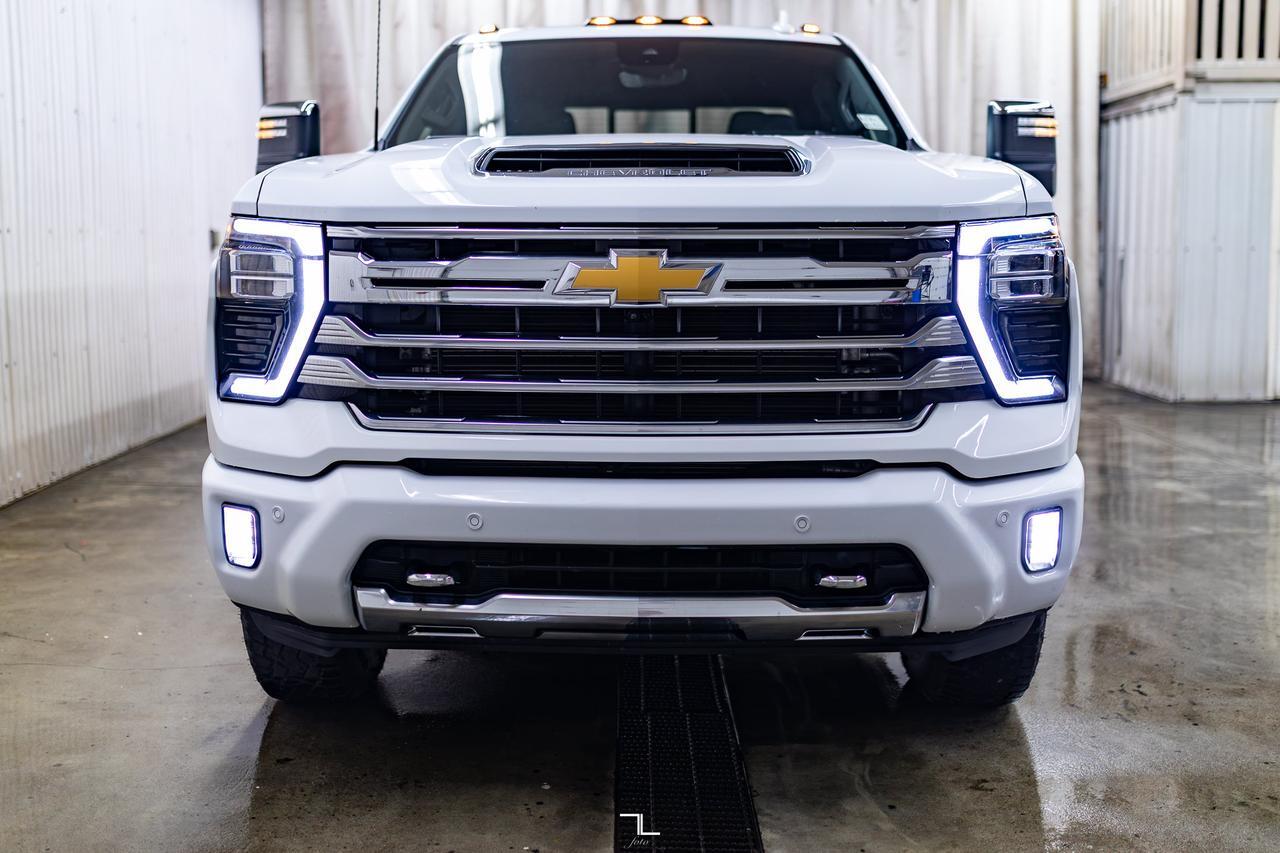 2024 Chevrolet Silverado 3500HD 4x4 Crew Cab High Country Diesel Leather Roof Nav Red Deer AB