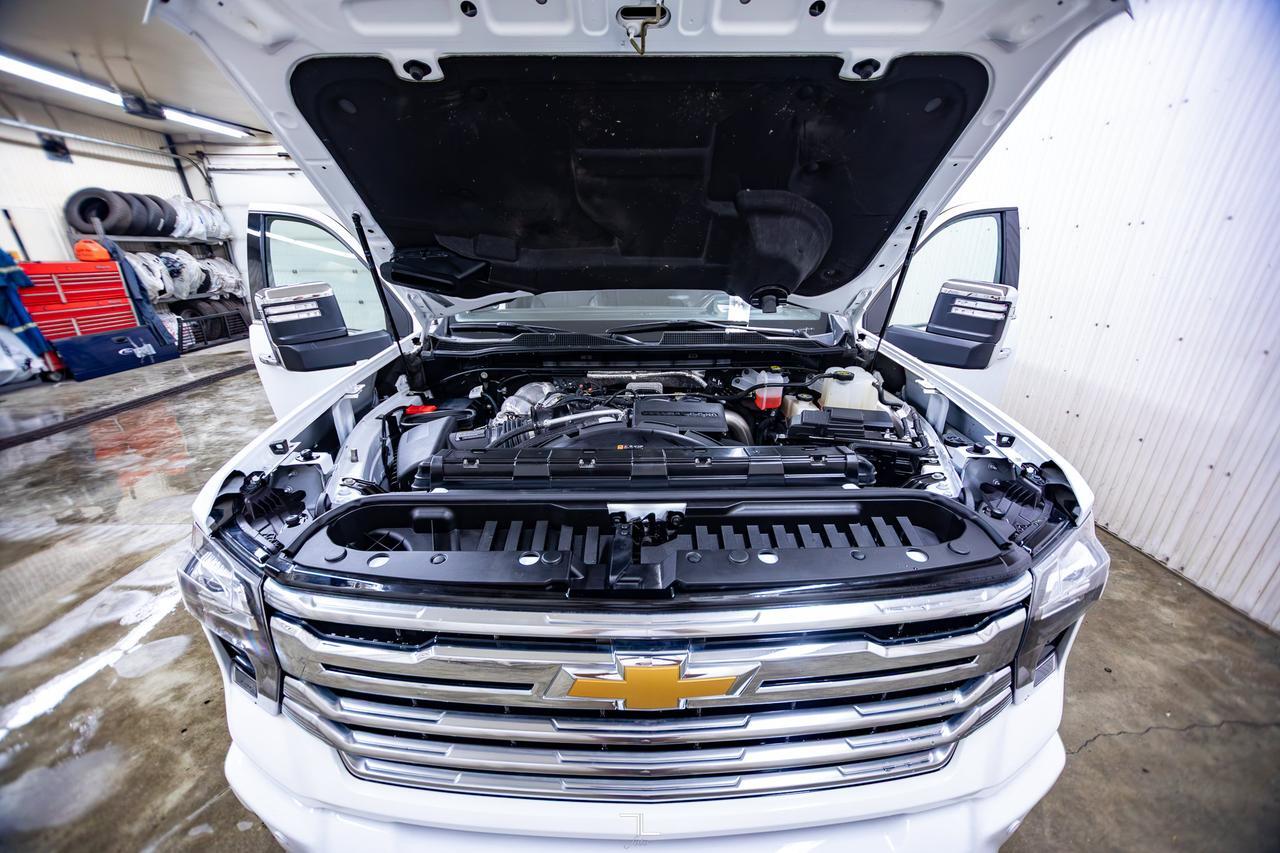 2024 Chevrolet Silverado 3500HD 4x4 Crew Cab High Country Diesel Leather Roof Nav Red Deer AB