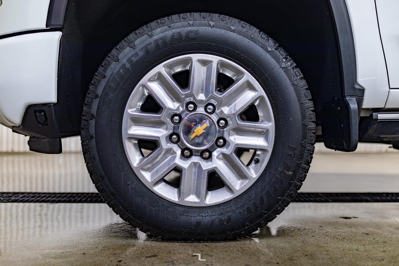 2024 Chevrolet Silverado 3500HD 4x4 Crew Cab High Country Diesel Leather Roof Nav Red Deer AB