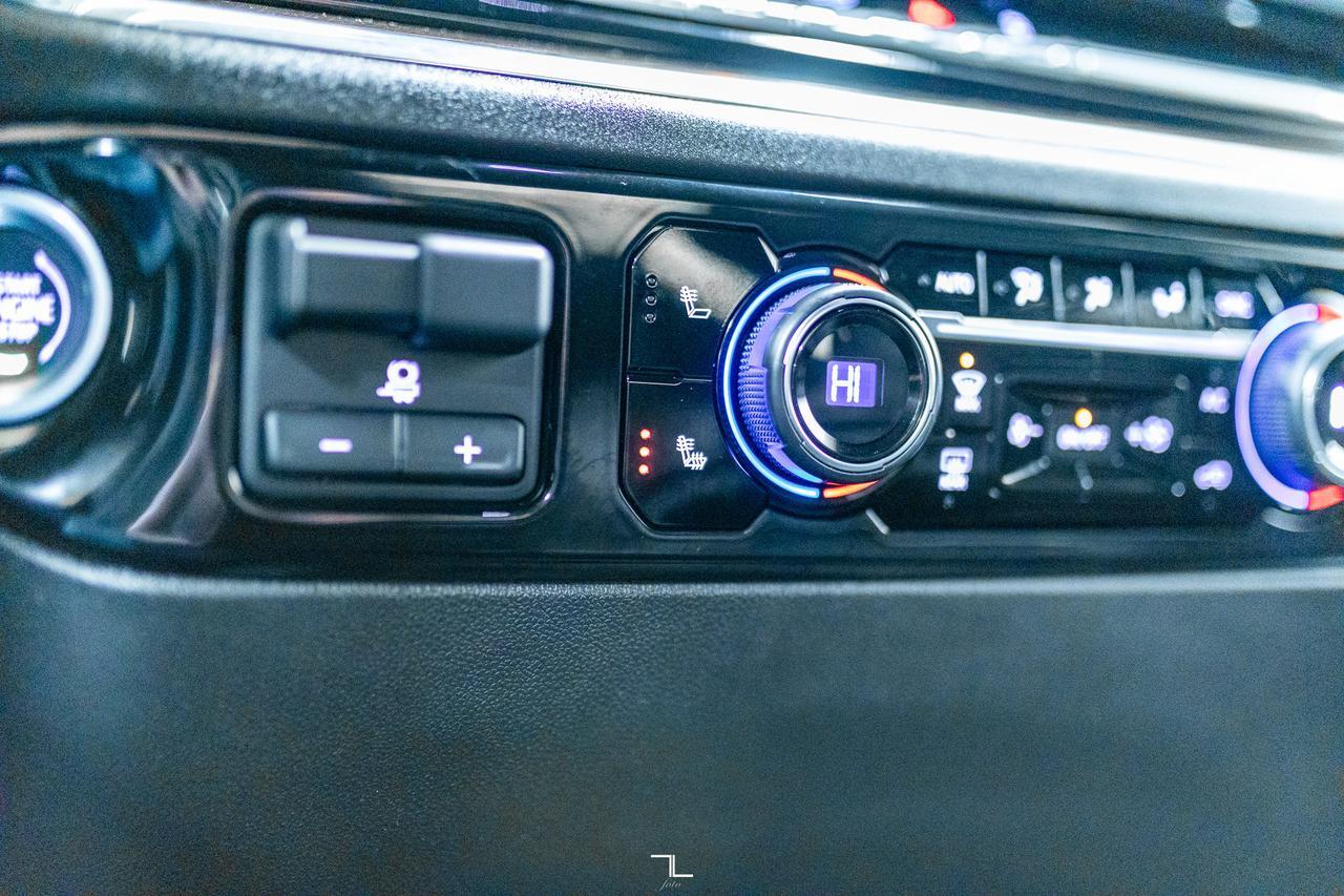 2024 Chevrolet Silverado 3500HD 4x4 Crew Cab LT Diesel Leather Nav BCam Red Deer AB