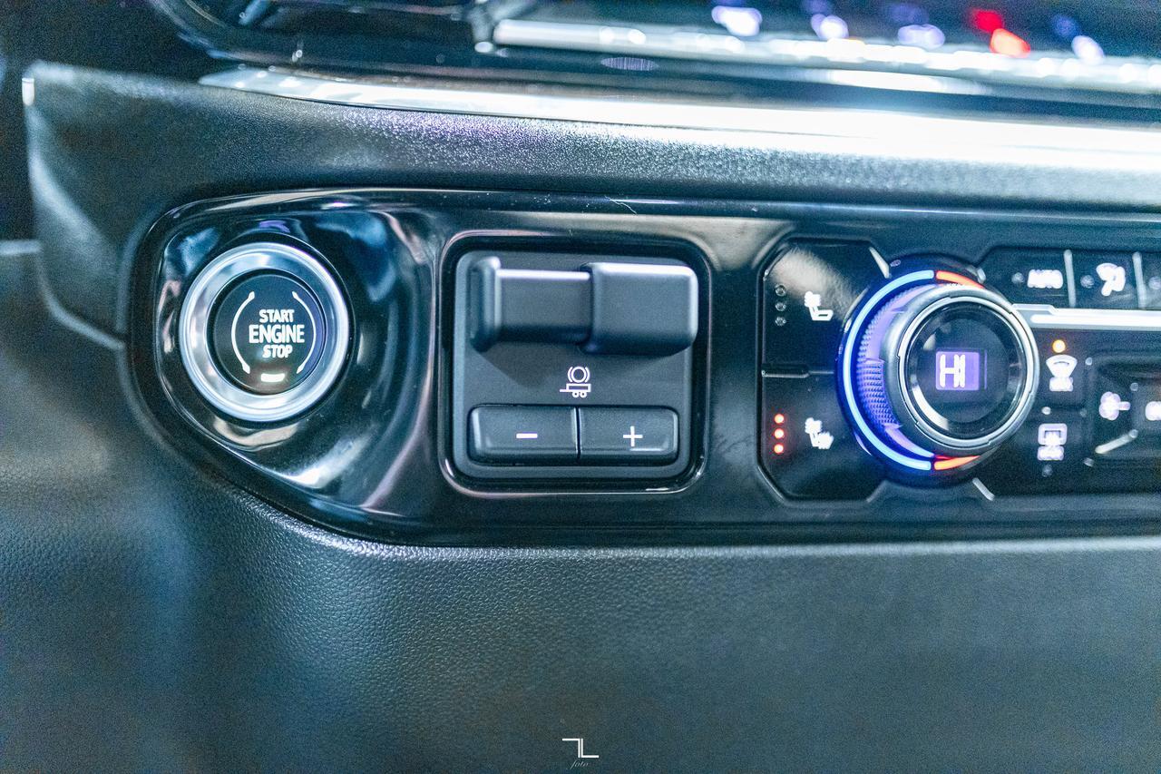 2024 Chevrolet Silverado 3500HD 4x4 Crew Cab LT Diesel Leather Nav BCam Red Deer AB