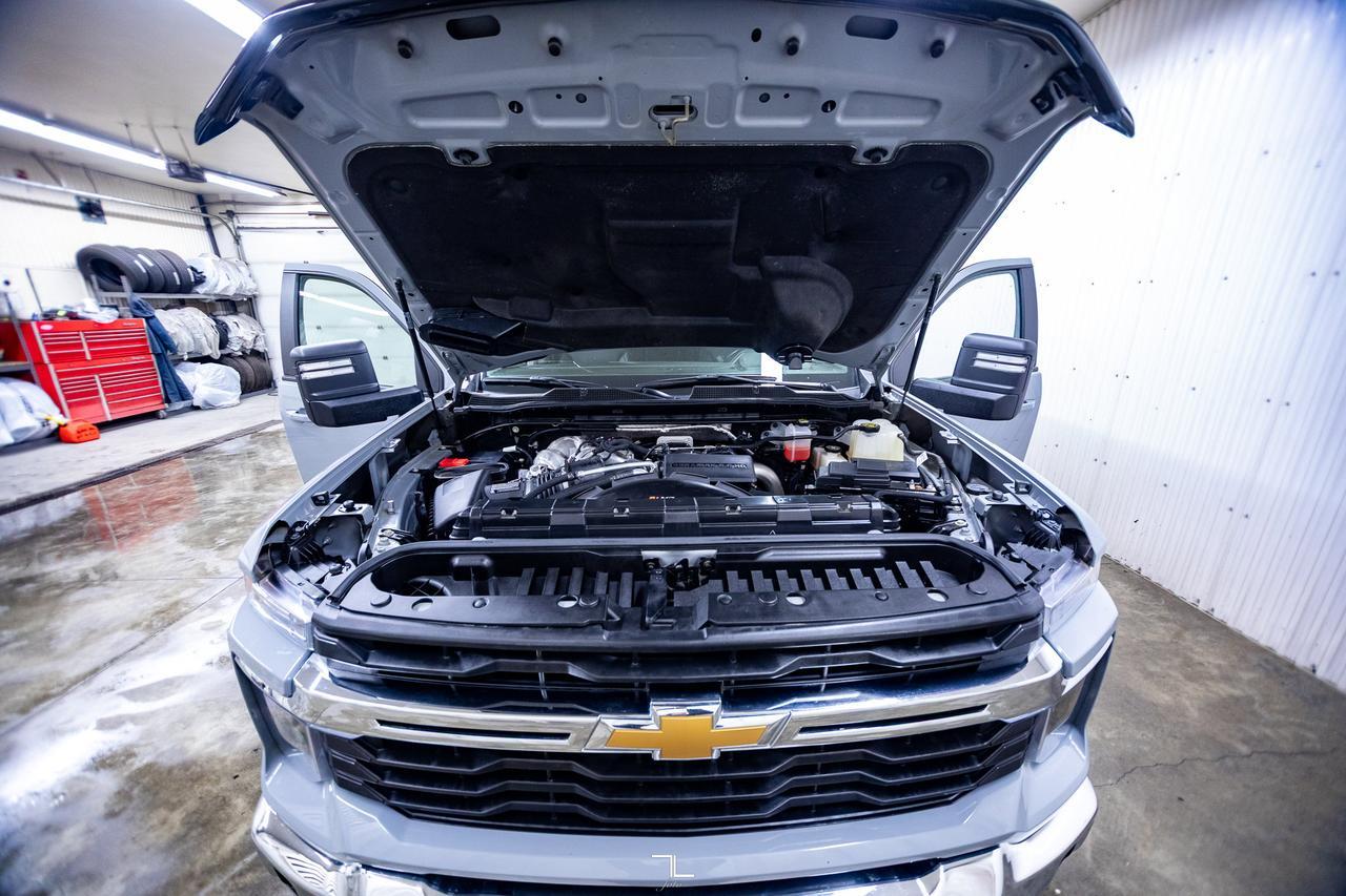 2024 Chevrolet Silverado 3500HD 4x4 Crew Cab LT Diesel Leather Nav BCam Red Deer AB