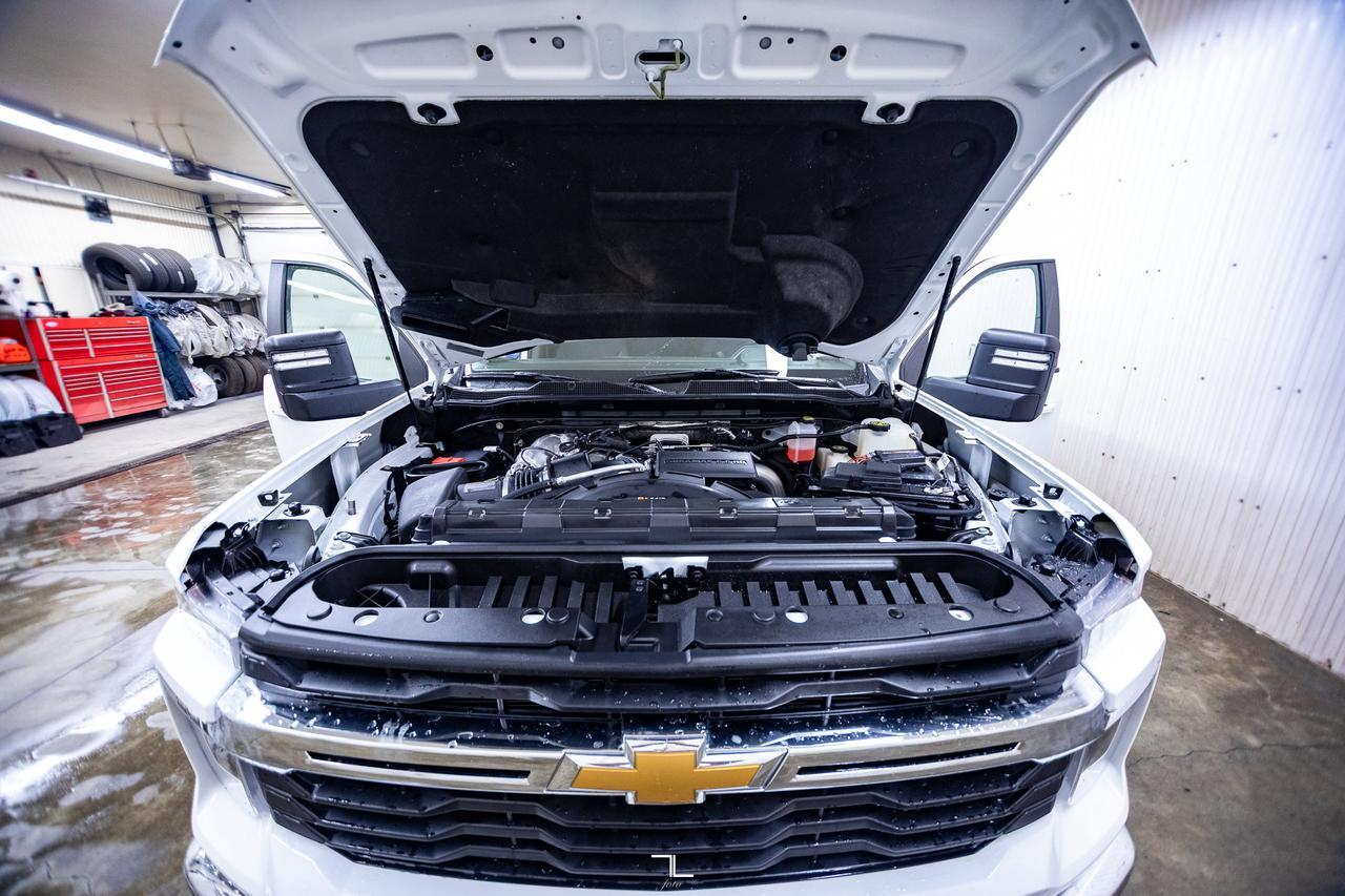 2024 Chevrolet Silverado 3500HD 4x4 Crew Cab LT Dually Deck Diesel BCam Red Deer AB