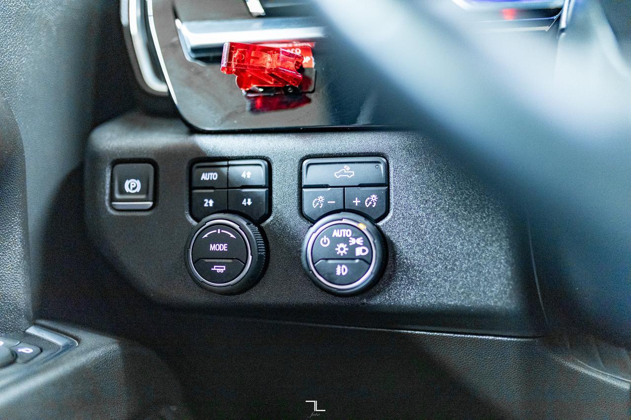 2024 Chevrolet Silverado 3500HD 4x4 Crew Cab LT Dually Deck Diesel BCam Red Deer AB