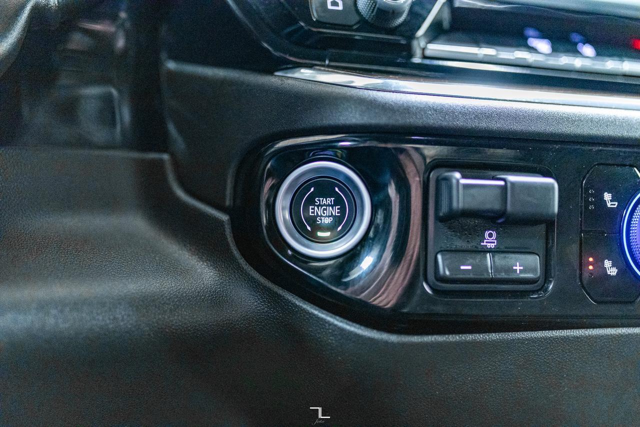 2024 Chevrolet Silverado 3500HD 4x4 Crew Cab LT Dually Deck Diesel BCam Red Deer AB