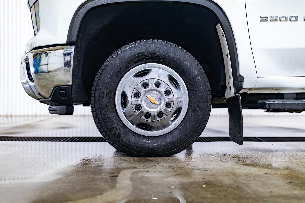 2024 Chevrolet Silverado 3500HD 4x4 Crew Cab LT Dually Diesel Nav BCam Red Deer AB