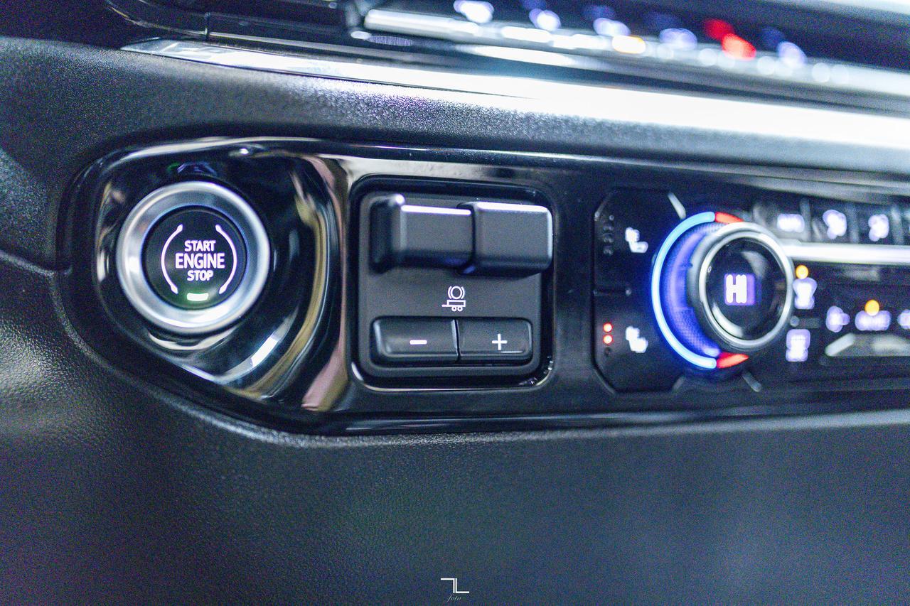 2024 Chevrolet Silverado 3500HD 4x4 Crew Cab LT Dually Diesel PSeat BCam Red Deer AB