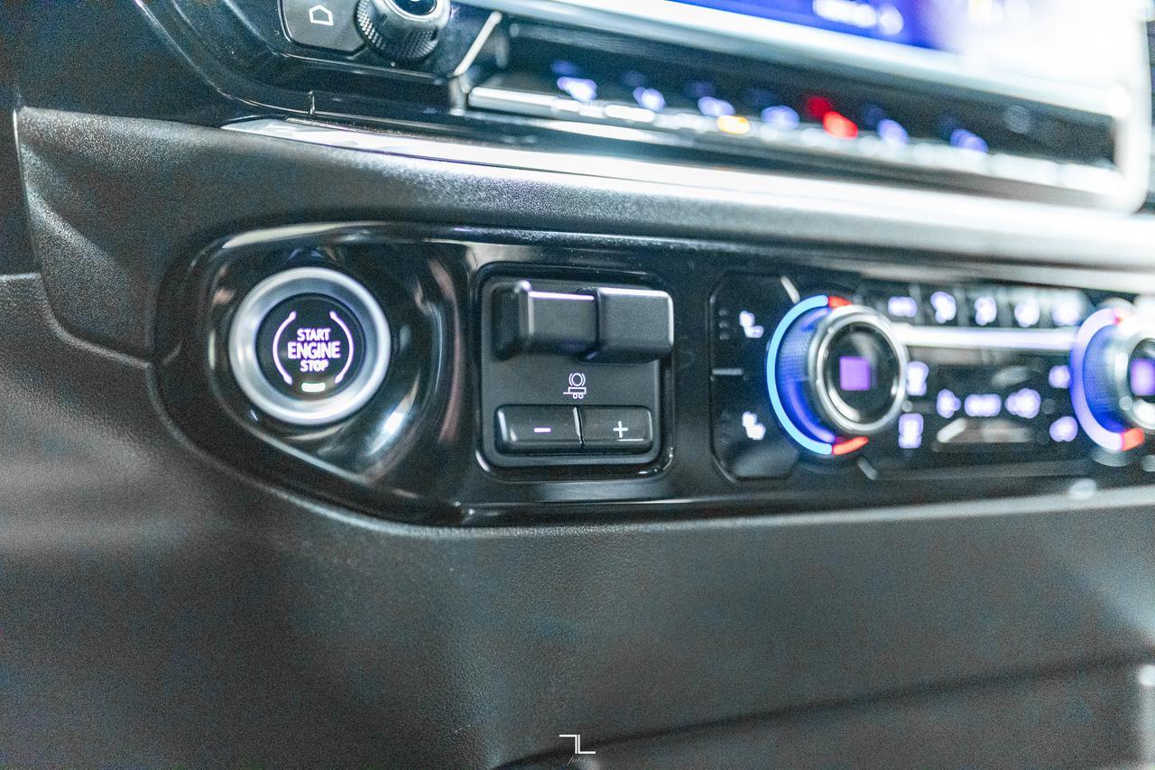 2024 Chevrolet Silverado 3500HD 4x4 Crew Cab LT Z71 Diesel Leather Nav BCam Red Deer AB