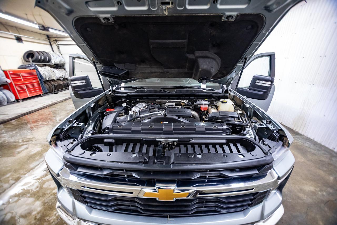 2024 Chevrolet Silverado 3500HD 4x4 Crew Cab LT Z71 Diesel Leather Nav BCam Red Deer AB