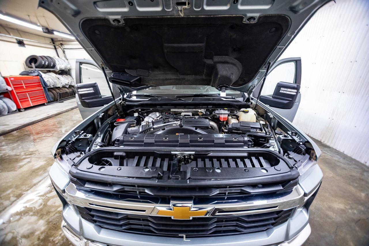 2024 Chevrolet Silverado 3500HD 4x4 Crew Cab LT Z71 Diesel Leather Nav BCam Red Deer AB