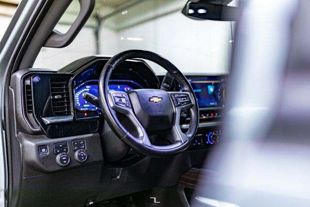 2024 Chevrolet Silverado 3500HD 4x4 Crew Cab LT Z71 Diesel Leather Nav BCam Red Deer AB