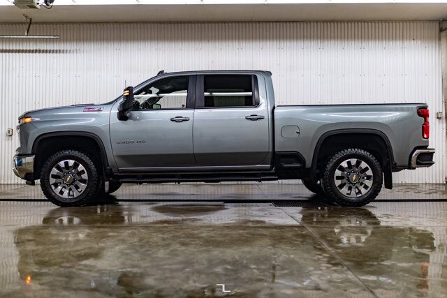 2024 Chevrolet Silverado 3500HD 4x4 Crew Cab LT Z71 Diesel Leather Nav BCam Red Deer AB