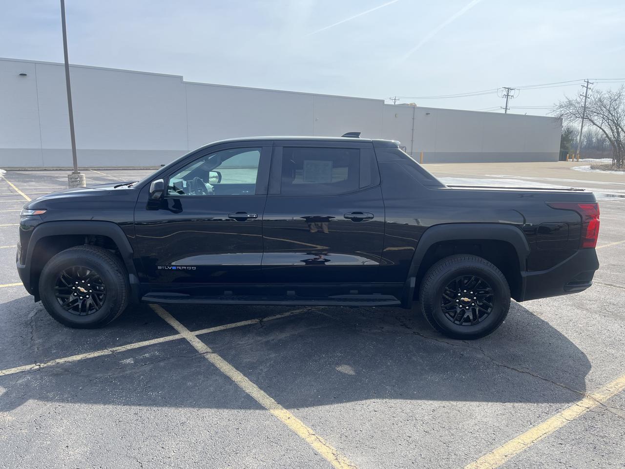 2024 Chevrolet Silverado EV 4WT Work Truck e4WD w/Dual-LevelChargeCord Spray-OnBedliner AssistSteps