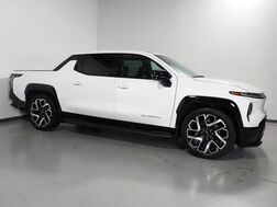 2024_Chevrolet_Silverado EV RST e4WD_*HEADS-UP DISPLAY, NAVIGATION, ADAPTIVE CRUISE, SAFETY ALERTS, 360 VIEW CAMERAS, PANORAMA GLASS ROOF, CLIMATE SEATS, HTD STEERING, 4-WHEEL STEER, 24 INCH WHEELS, BOSE, WIRELESS CHARGING_ Round Rock TX