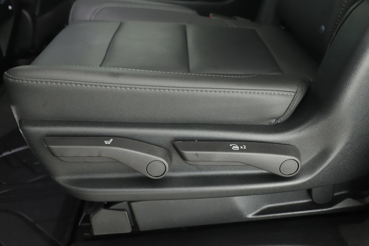 2024 Chevrolet Suburban LT New Braunfels TX