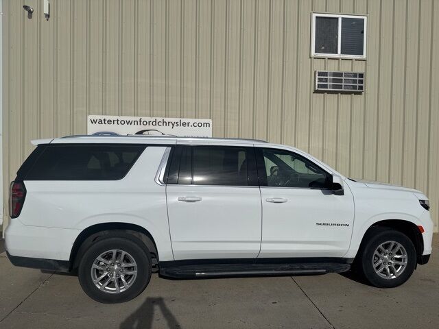 2024 Chevrolet Suburban LT