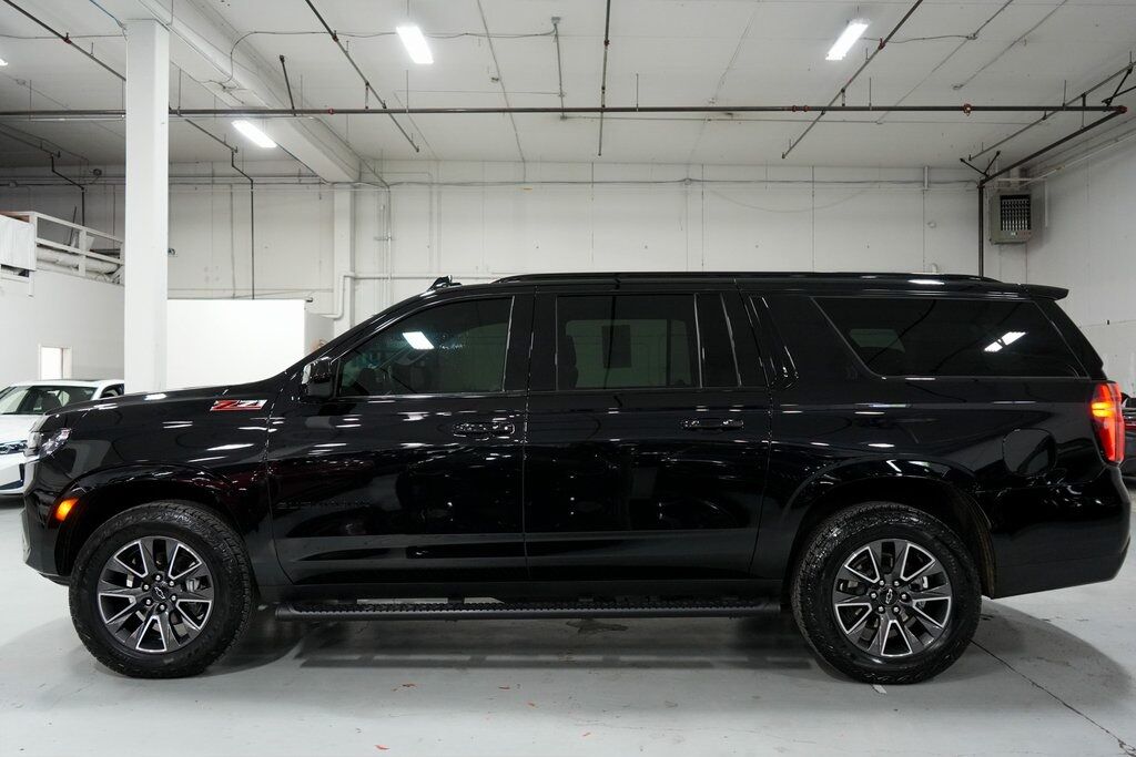 2024 Chevrolet Suburban Z71 photo 2