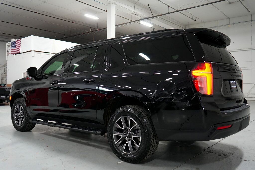 2024 Chevrolet Suburban Z71 photo 3