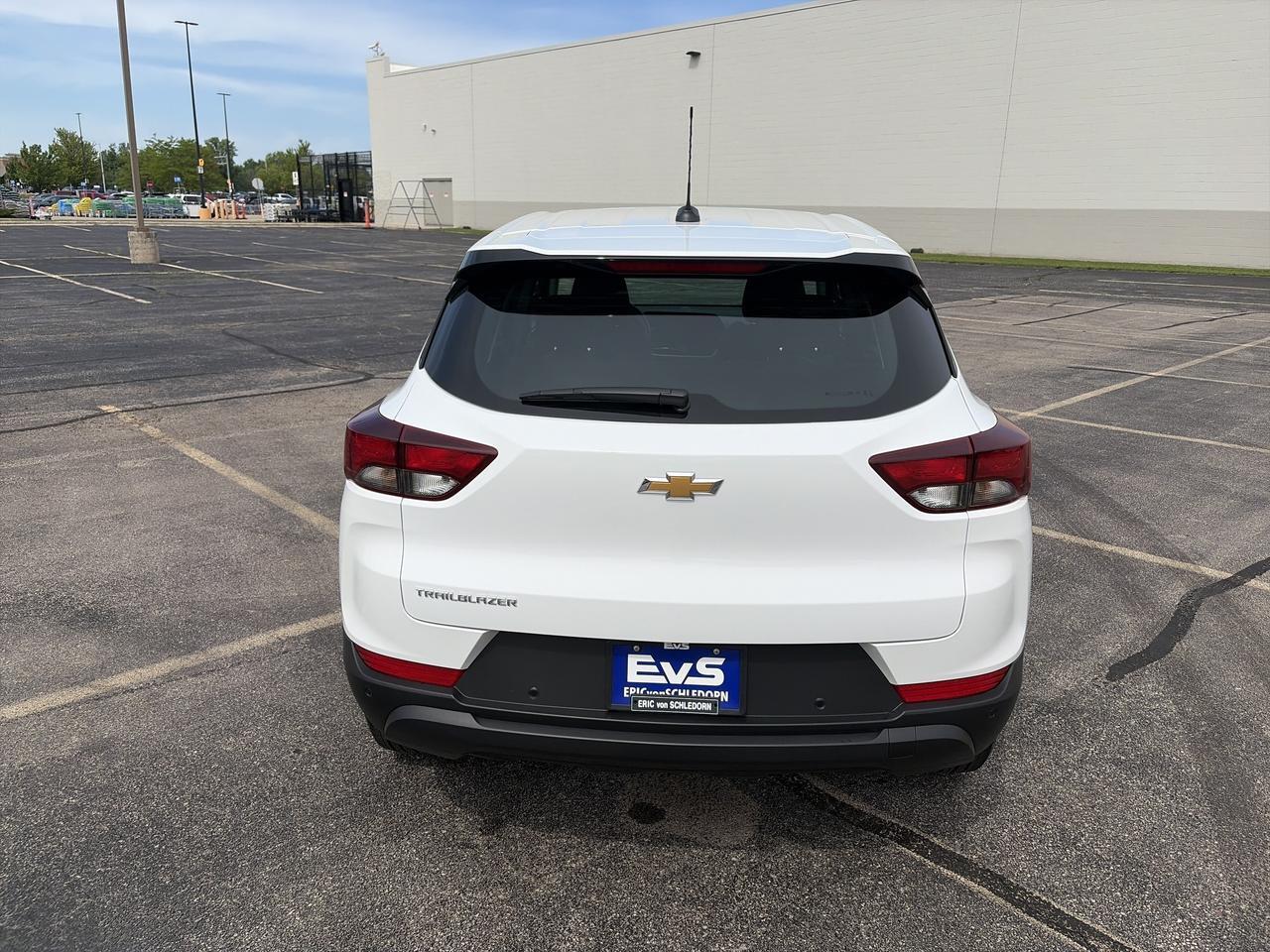 2024 Chevrolet Trailblazer LS FWD 1.3L ConfidencePkg w/RearParkAssist RearXTrafficAlert LaneChangeAlertHD-RearCamera Saukville WI