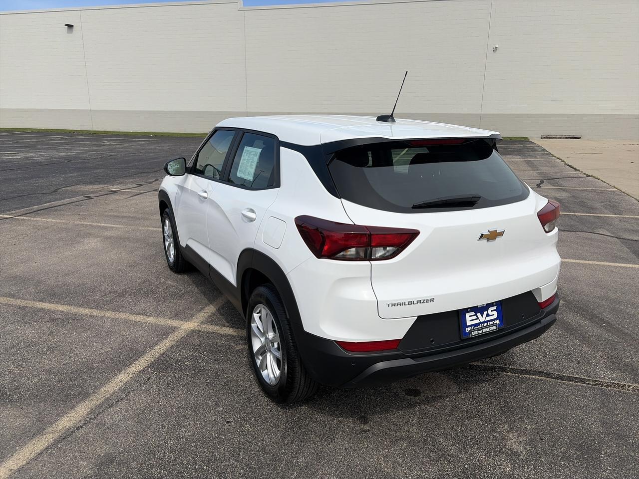 2024 Chevrolet Trailblazer LS FWD 1.3L ConfidencePkg w/RearParkAssist RearXTrafficAlert LaneChangeAlertHD-RearCamera Saukville WI