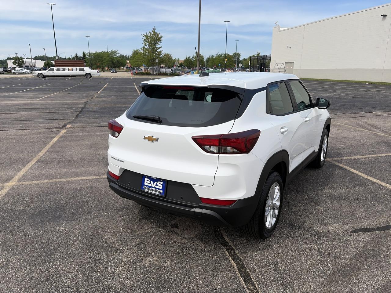 2024 Chevrolet Trailblazer LS FWD 1.3L ConfidencePkg w/RearParkAssist RearXTrafficAlert LaneChangeAlertHD-RearCamera Saukville WI