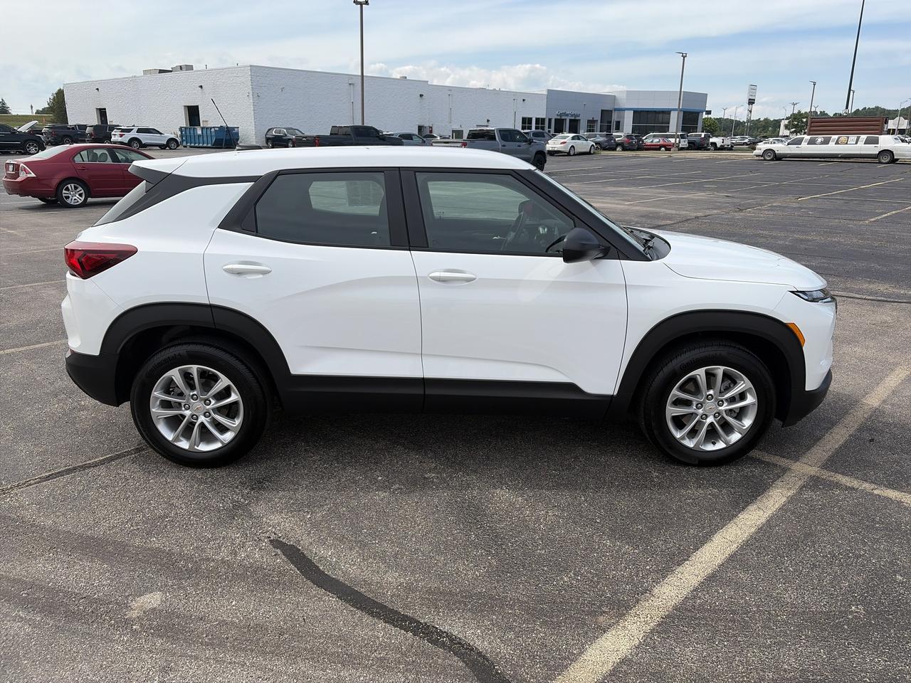 2024 Chevrolet Trailblazer LS FWD 1.3L ConfidencePkg w/RearParkAssist RearXTrafficAlert LaneChangeAlertHD-RearCamera Saukville WI