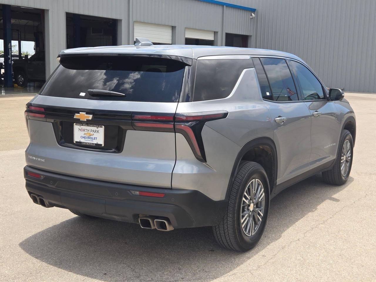 2024 Chevrolet Traverse FWD LS