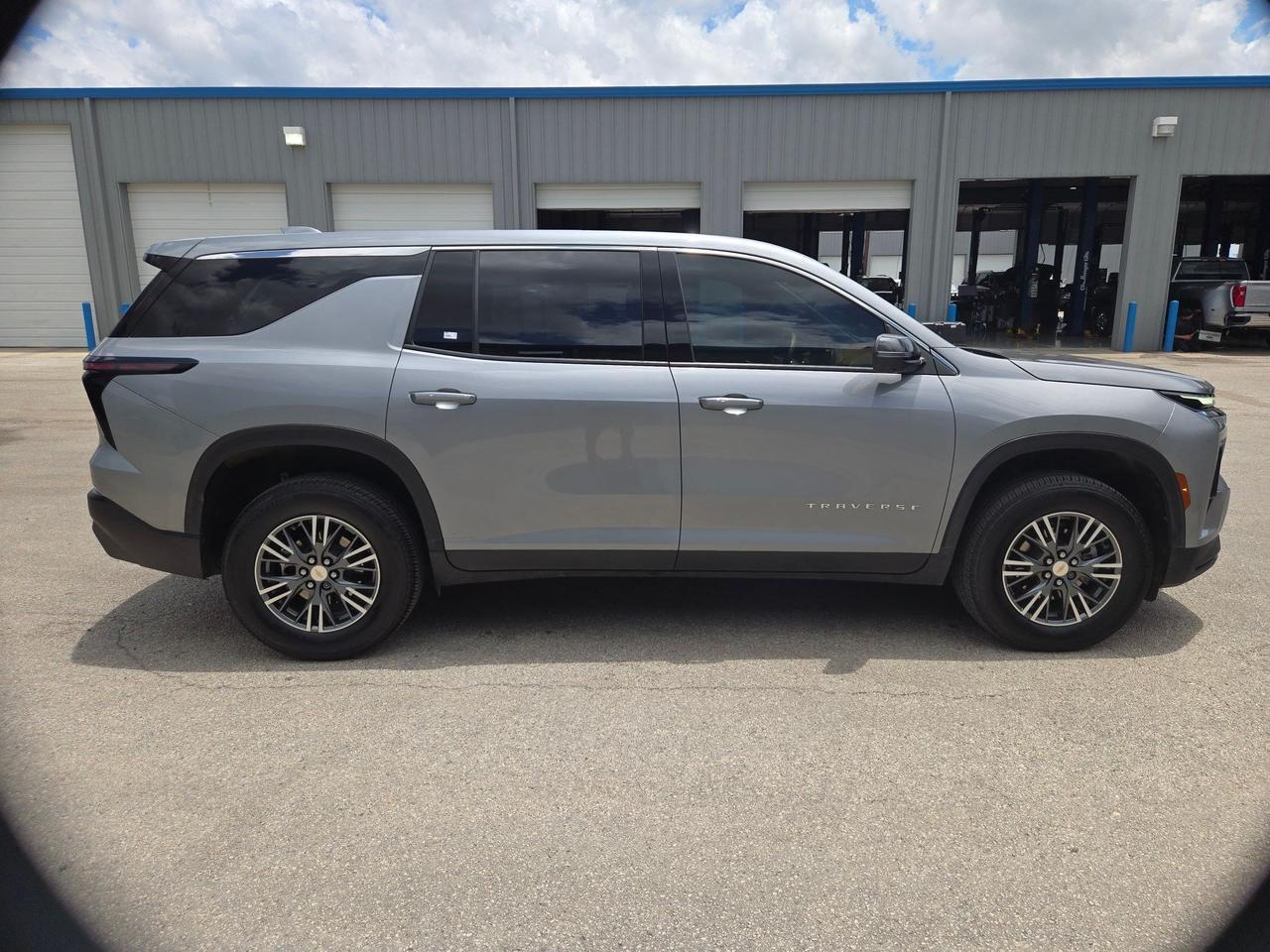 2024 Chevrolet Traverse FWD LS