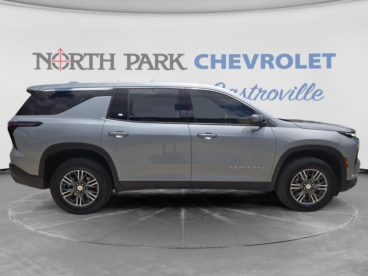 2024 Chevrolet Traverse FWD LS