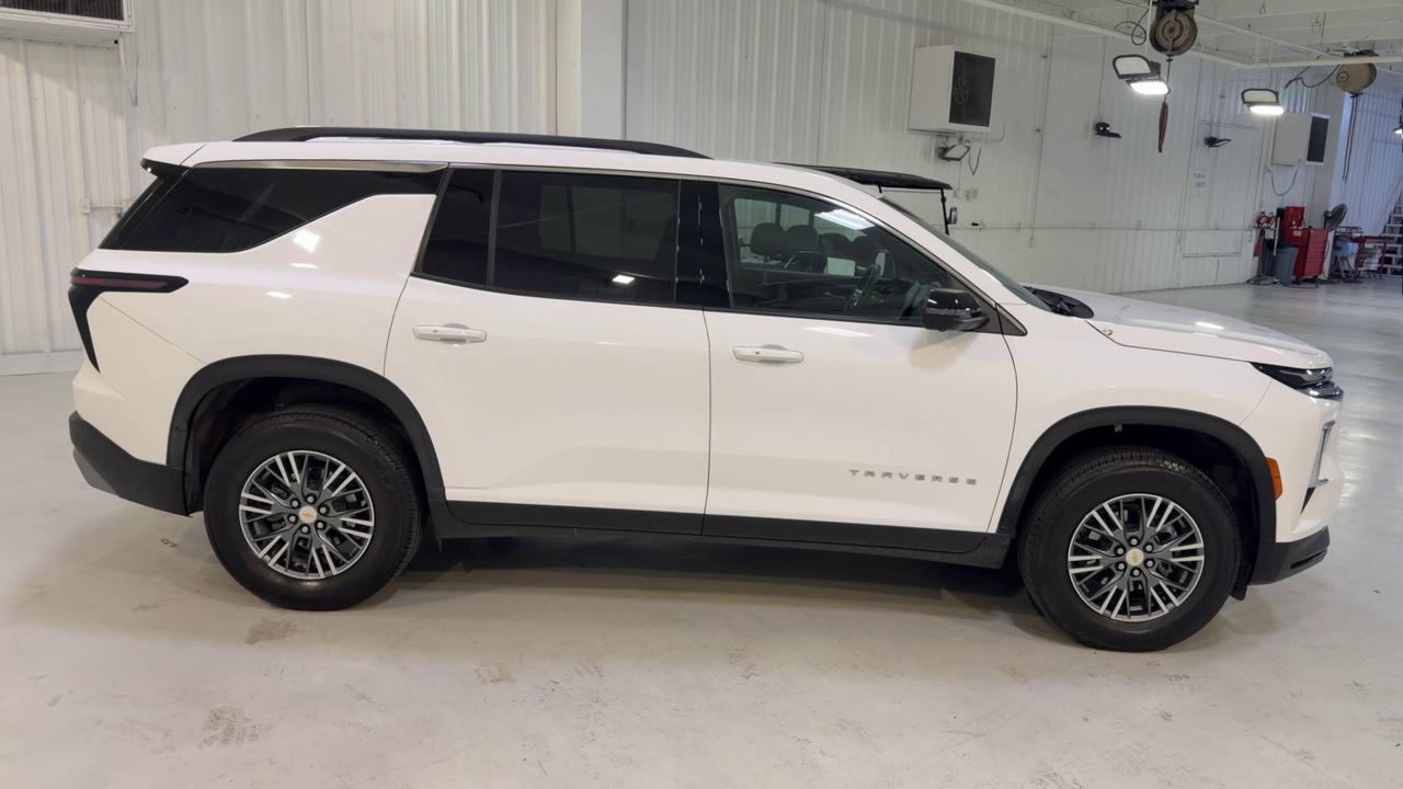 2024 Chevrolet Traverse FWD LT