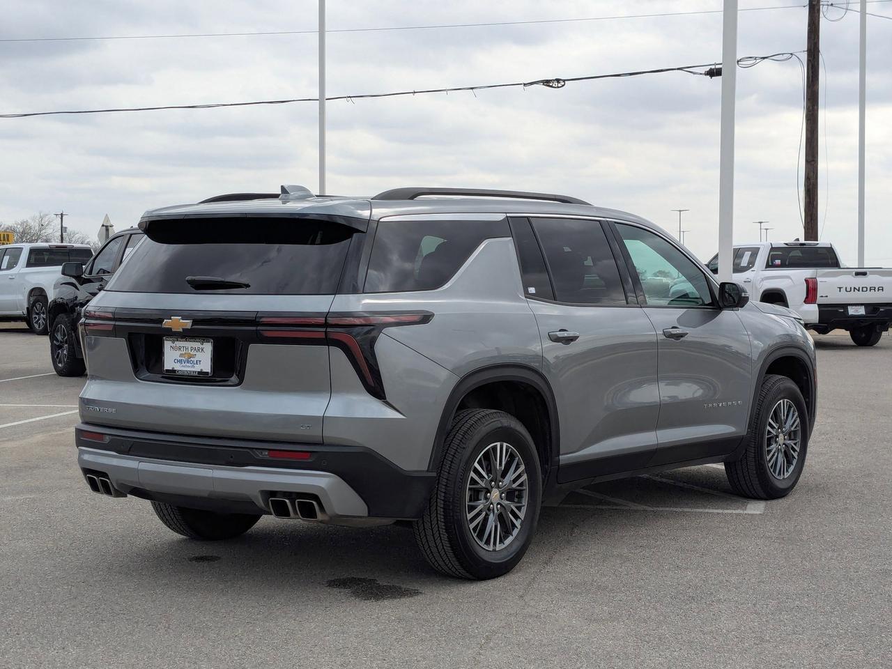 2024 Chevrolet Traverse FWD LT