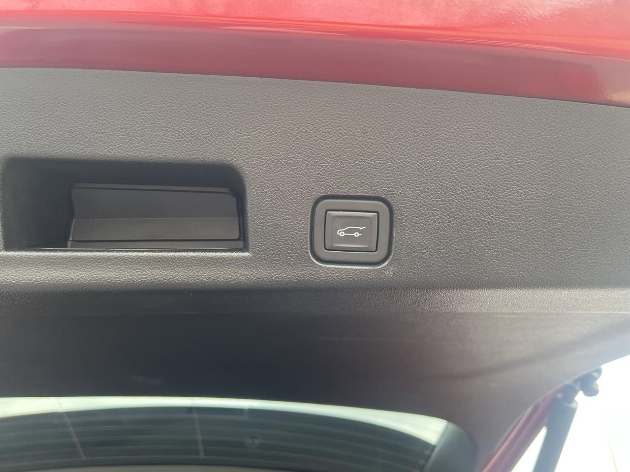 2024 Chevrolet Traverse LT w/AdaptiveCruise HeatedSeats HtdStrngWhl PowerLiftgate RemoteStart HD-SurroundVision Saukville WI