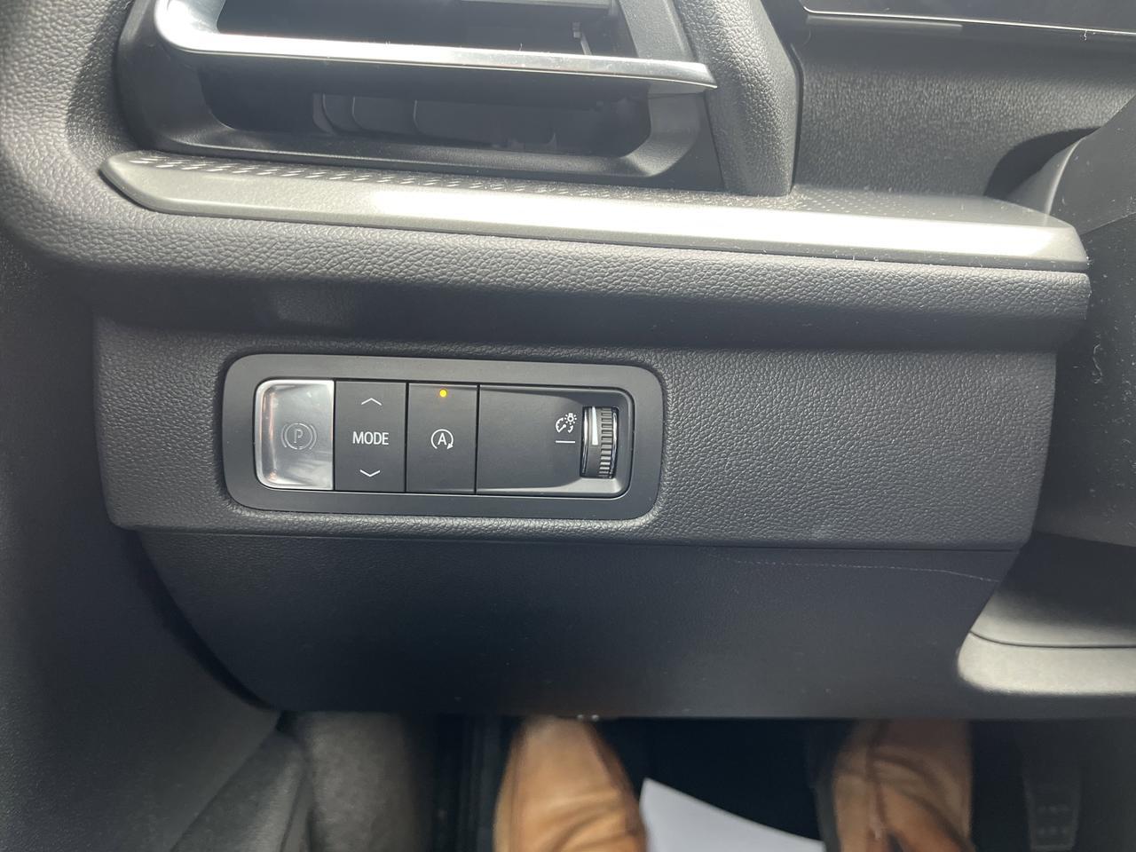 2024 Chevrolet Traverse LT w/AdaptiveCruise HeatedSeats HtdStrngWhl PowerLiftgate RemoteStart HD-SurroundVision Saukville WI