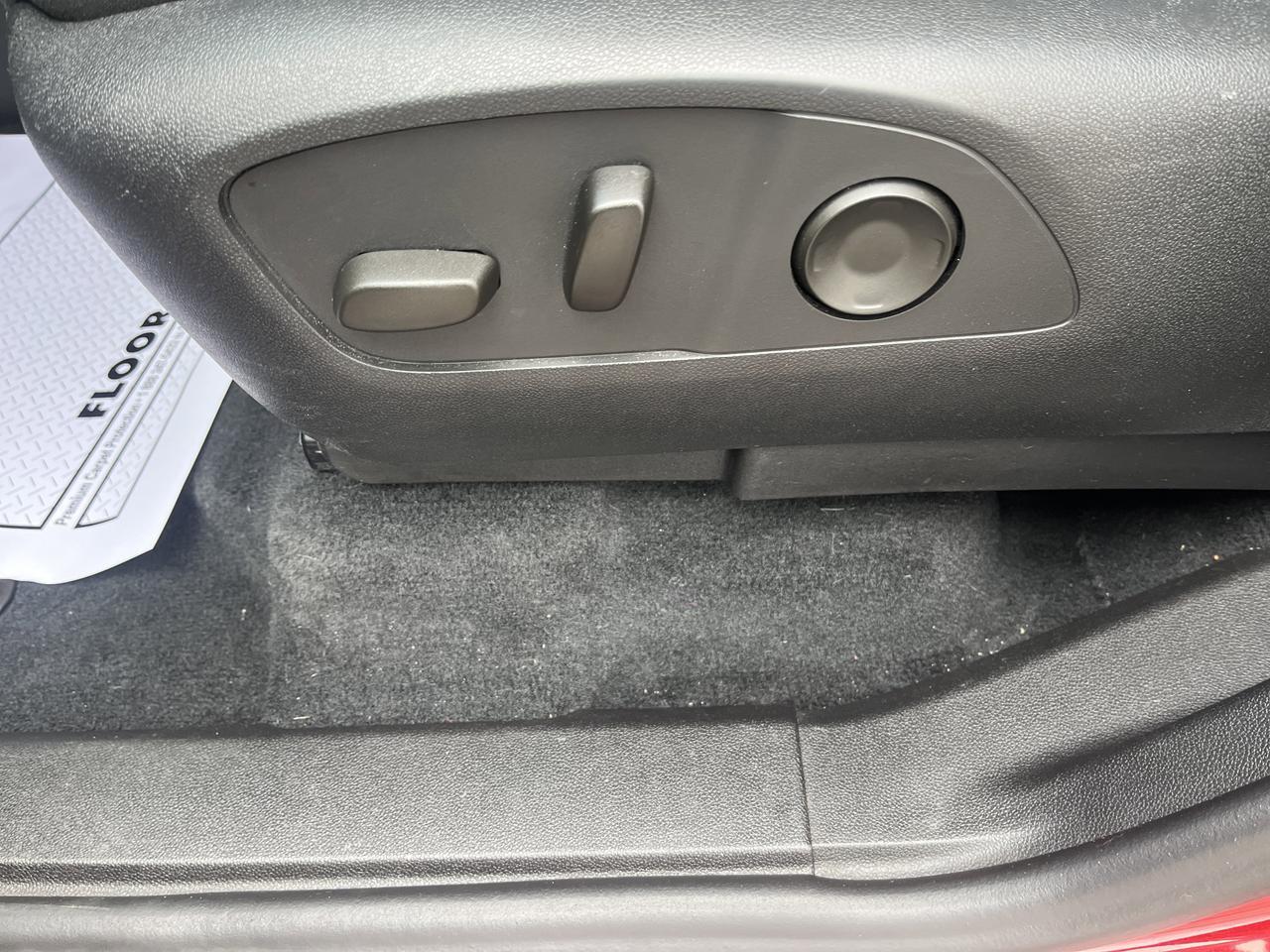 2024 Chevrolet Traverse LT w/AdaptiveCruise HeatedSeats HtdStrngWhl PowerLiftgate RemoteStart HD-SurroundVision Saukville WI