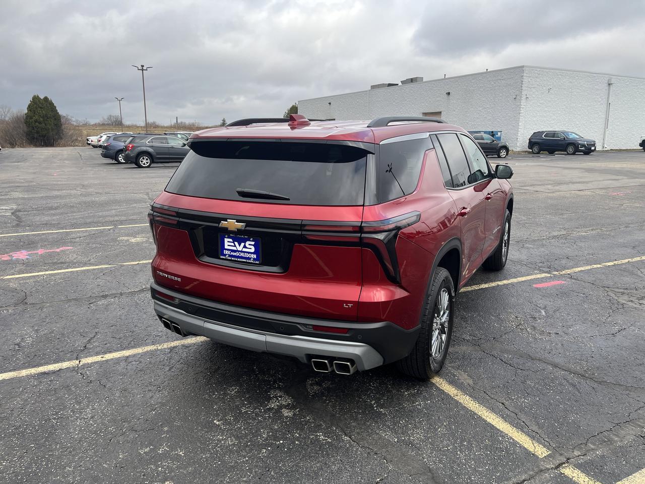 2024 Chevrolet Traverse LT w/AdaptiveCruise HeatedSeats HtdStrngWhl PowerLiftgate RemoteStart HD-SurroundVision Saukville WI