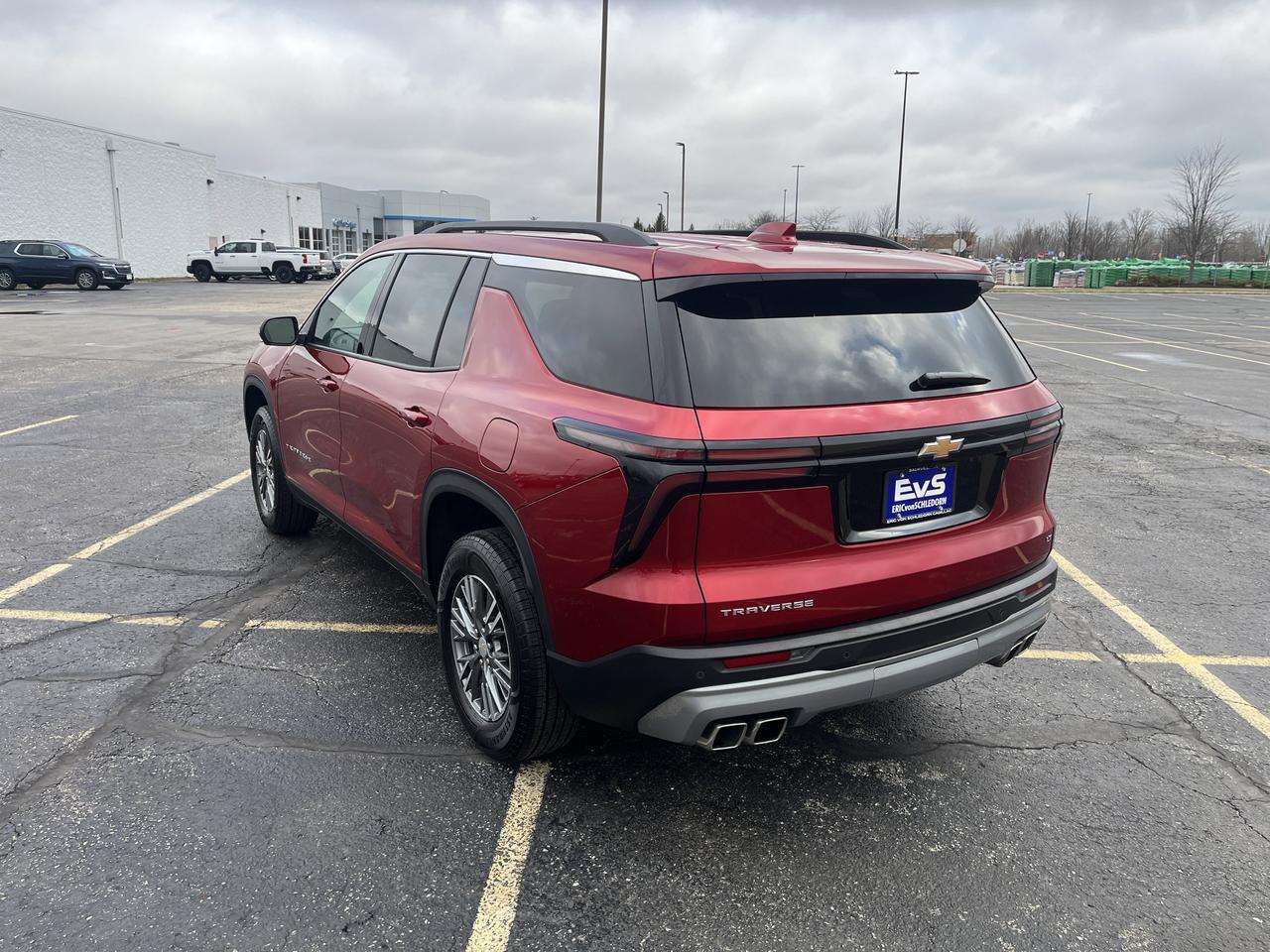 2024 Chevrolet Traverse LT w/AdaptiveCruise HeatedSeats HtdStrngWhl PowerLiftgate RemoteStart HD-SurroundVision Saukville WI