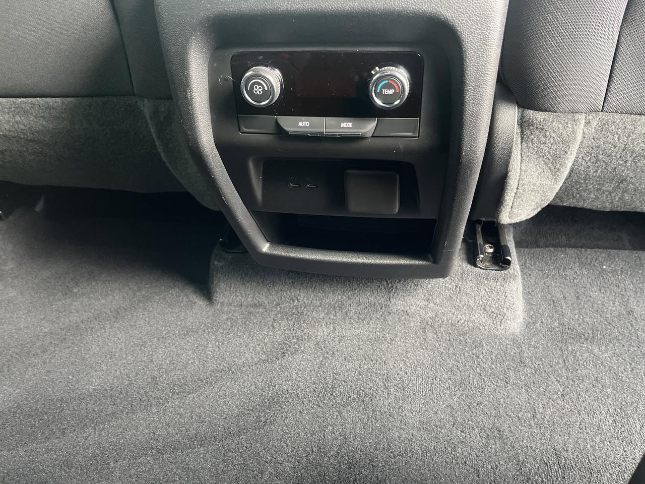2024 Chevrolet Traverse LT w/AdaptiveCruise HeatedSeats HtdStrngWhl PowerLiftgate RemoteStart HD-SurroundVision Saukville WI