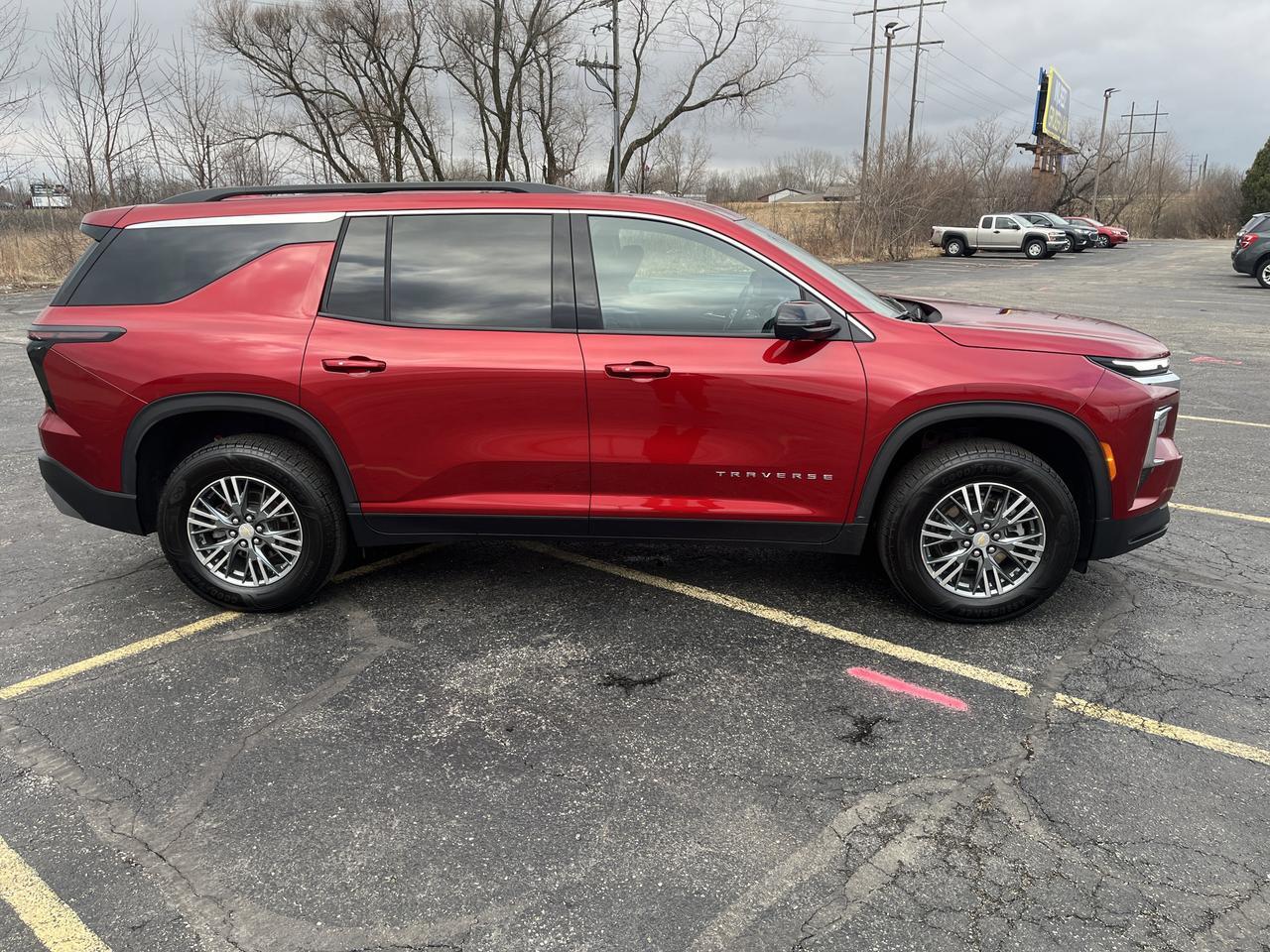 2024 Chevrolet Traverse LT w/AdaptiveCruise HeatedSeats HtdStrngWhl PowerLiftgate RemoteStart HD-SurroundVision Saukville WI