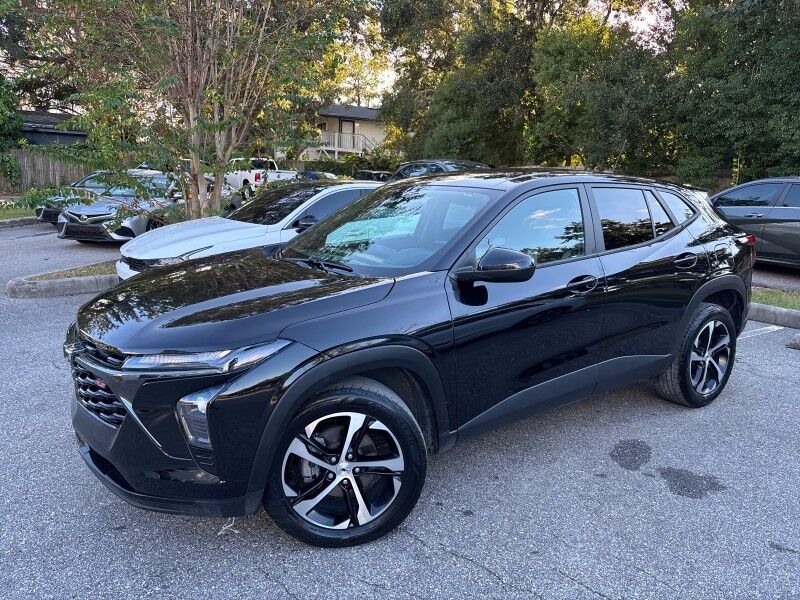 2024 Chevrolet Trax photo 2