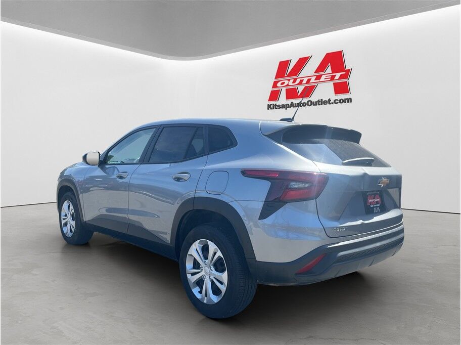 2024 Chevrolet Trax LS Sport Utility 4D