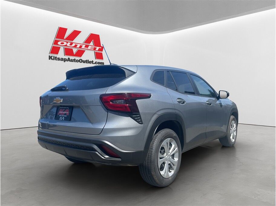 2024 Chevrolet Trax LS Sport Utility 4D